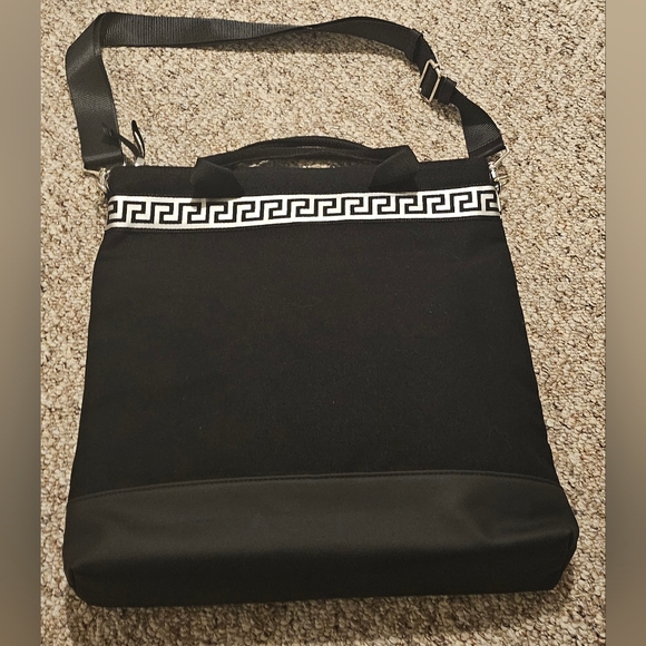 Bag from versace beauty - Picture 2 of 6